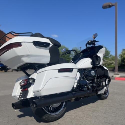 2026 Harley-Davidson® FLTRXL Road Glide Limited White Onyx Pearl  thumb 2