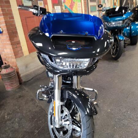 2026 Harley-Davidson® Road Glide® Liberty Edition Enthusiast Collection thumb 3