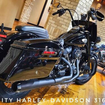 2022 Harley-Davidson® Heritage Classic 114, FLHCS thumb 1
