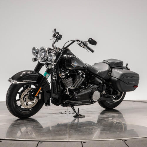 2026 Harley-Davidson FLHC Heritage Classic in Vivid Black with 10 miles thumb 0