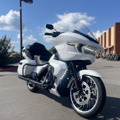 2026 Harley-Davidson® FLTRXL Road Glide Limited White Onyx Pearl  thumb 3