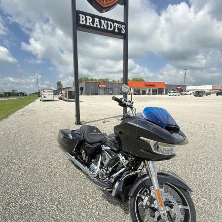 2026 Harley-Davidson® Road Glide® thumb 2