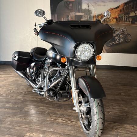 2015 Harley-Davidson® Street Glide® Special Black Denim thumb 2