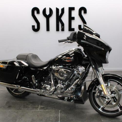 2024 Harley-Davidson FLHX Touring Street Glide in Vivid Black & Chrome Finish thumb 2