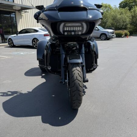 2024 Harley-Davidson® Road Glide® 3 Vivid Black - Black Finish thumb 0