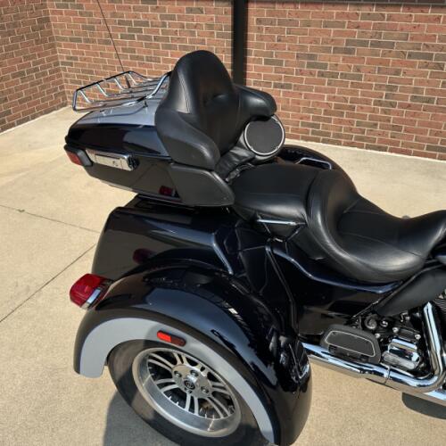 PRICE REDUCED! 2020 Harley-Davidson Trike Tri Glide Ultra FLHTCUTG thumb 0
