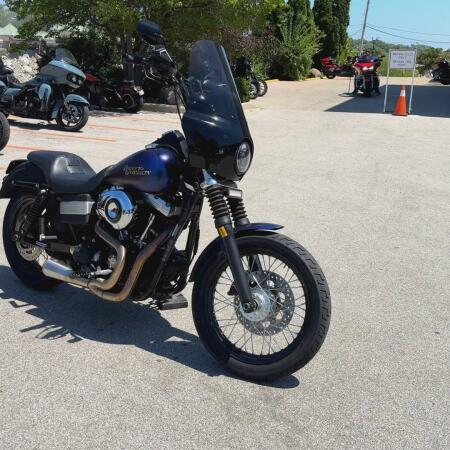 2010 Harley-Davidson® Street Bob® Black Ice Denim thumb 3