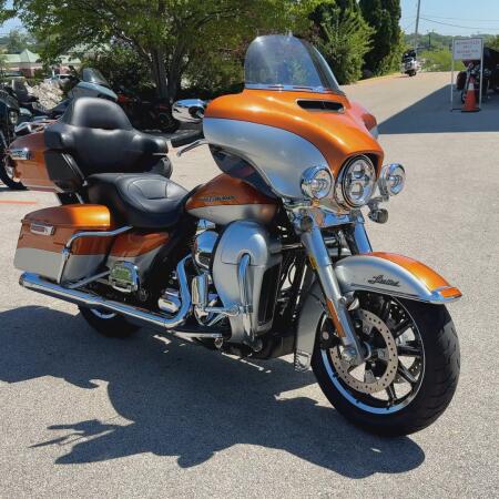 2014 Harley-Davidson® Ultra Limited Two-Tone Amber Whiskey/Brilliant Silver thumb 3