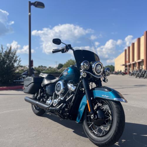 2026 Harley-Davidson® FLHC Heritage Classic Midnight Ember  thumb 3