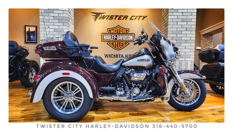 2018 Harley-Davidson® Tri Glide® Ultra, FLHTCUTG