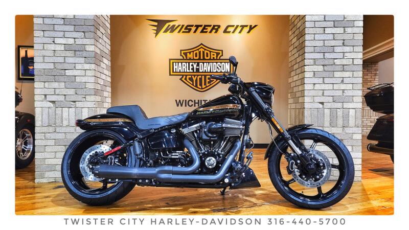 2016 Harley-Davidson® CVO™ Pro Street Breakout®, FXSE