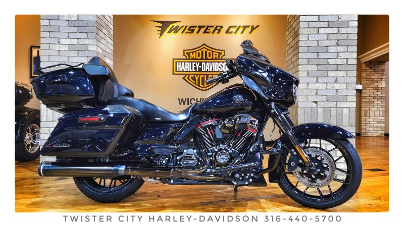 2022 Harley-Davidson® CVO™ Street Glide®, FLHXSE