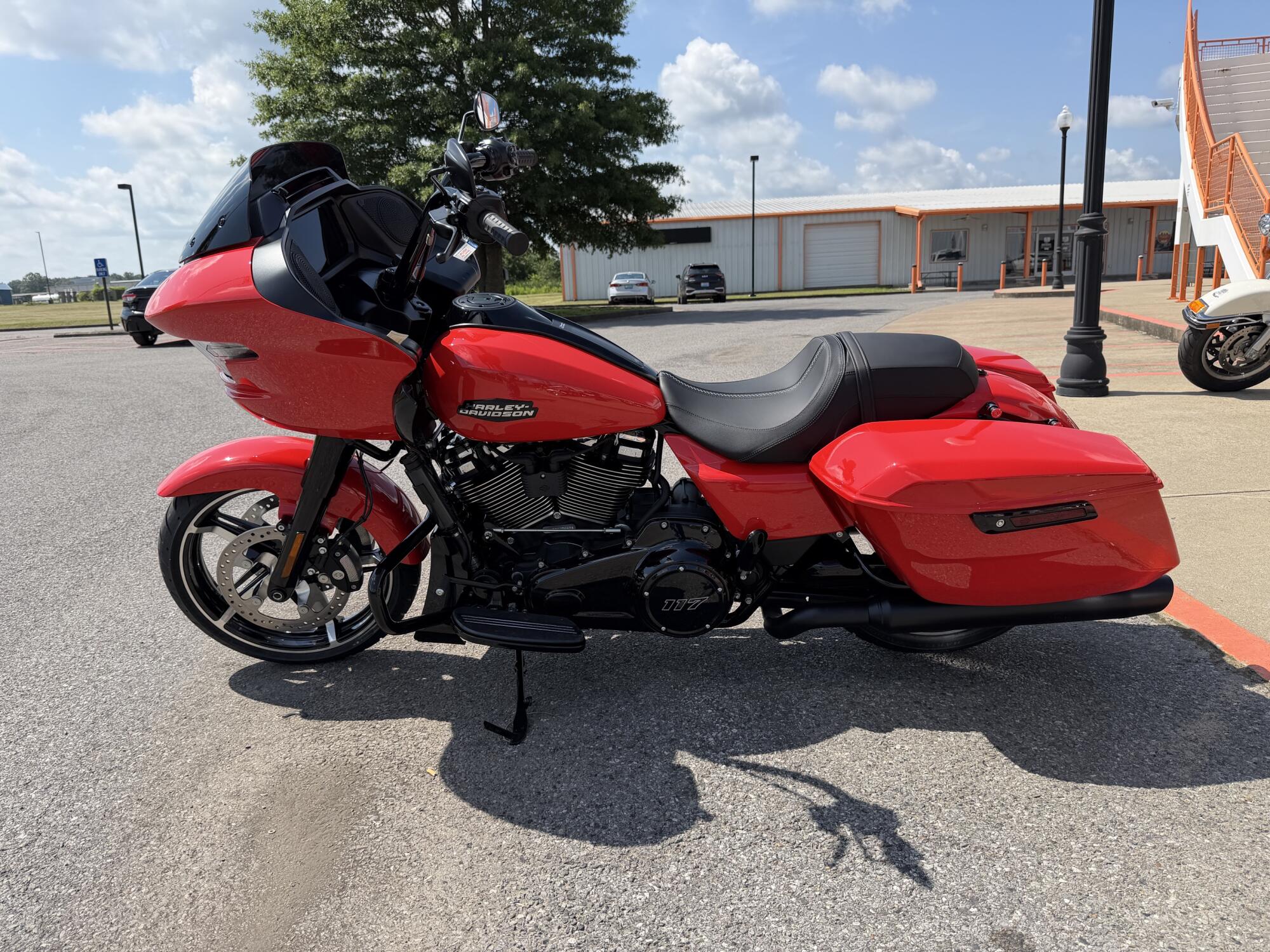 2026 Harley-Davidson® Road Glide™ Blood Orange Black Trim, photo 7