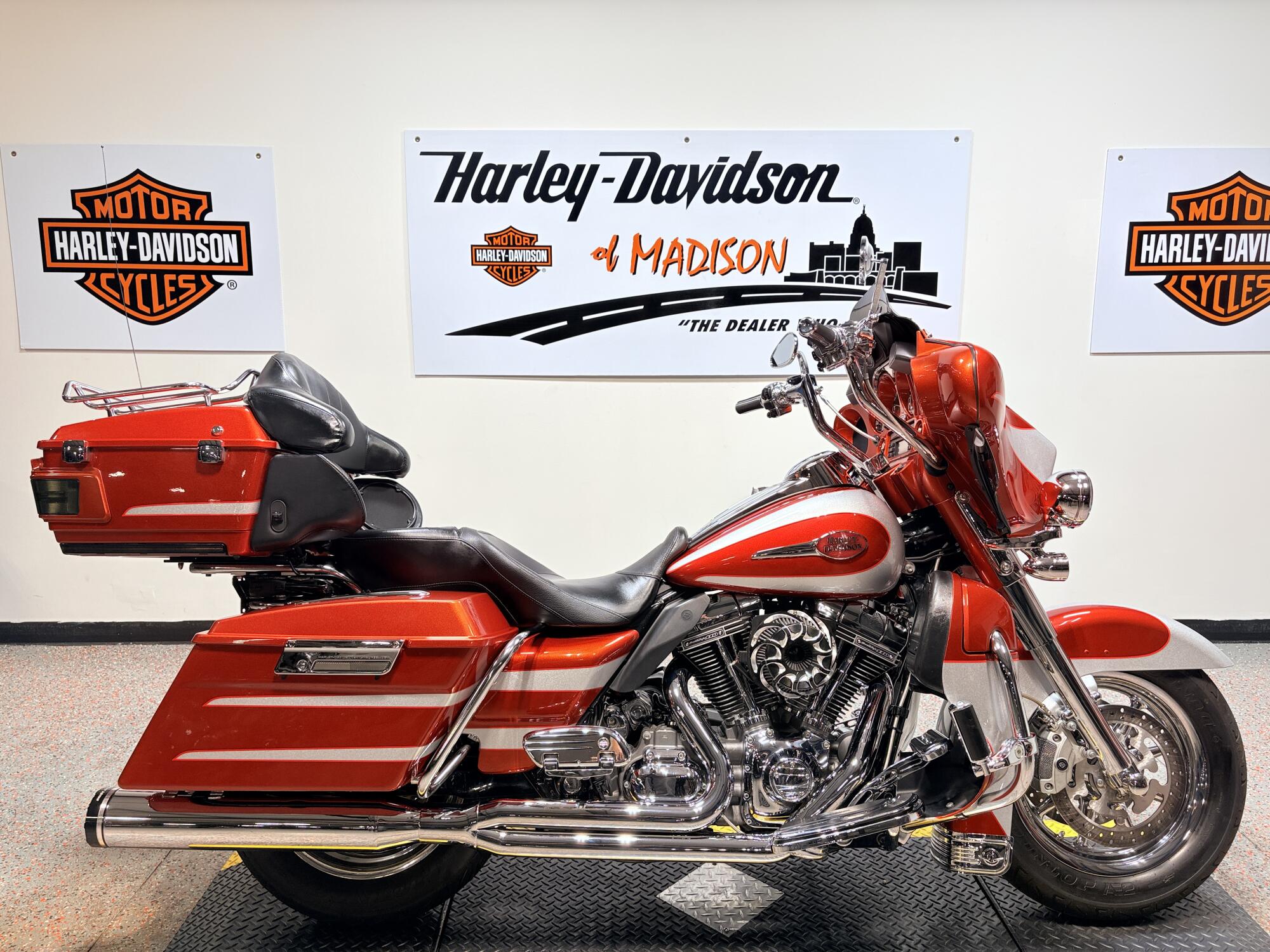 2008 Harley-Davidson® Screamin’ Eagle Ultra Classic Electra Glide Canyon Copper & Stardust Silver