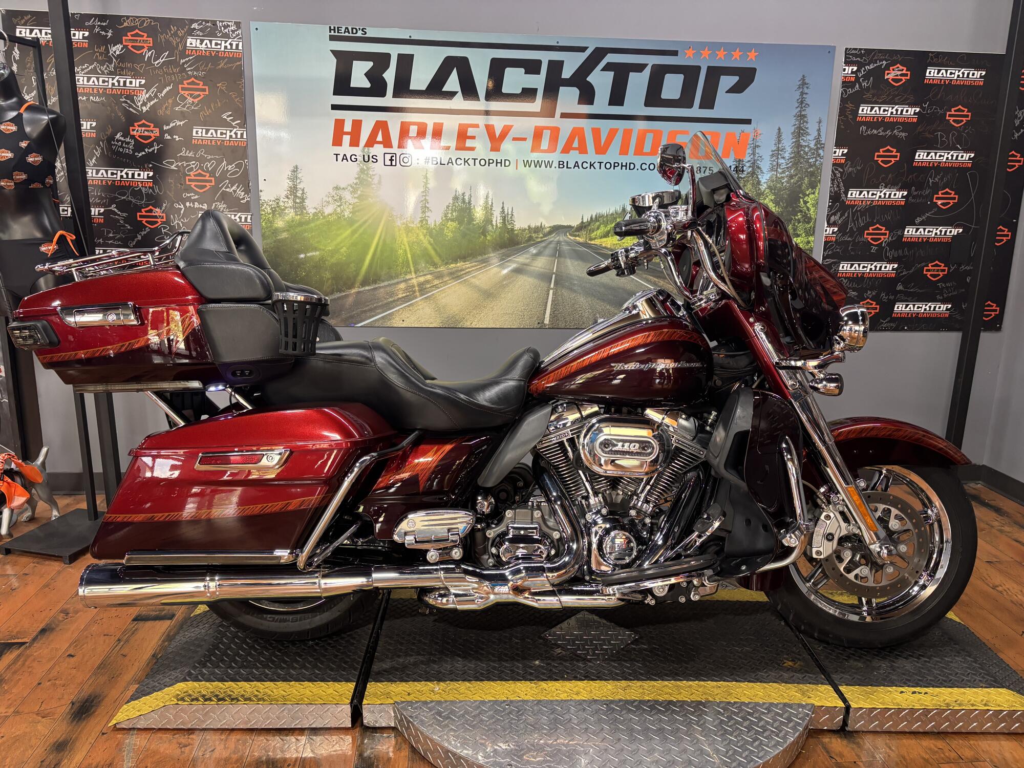 2014 Harley-Davidson® CVO™ Electra Glide Ultra Limited® BURG/MAROON W/ PINSTRIPE