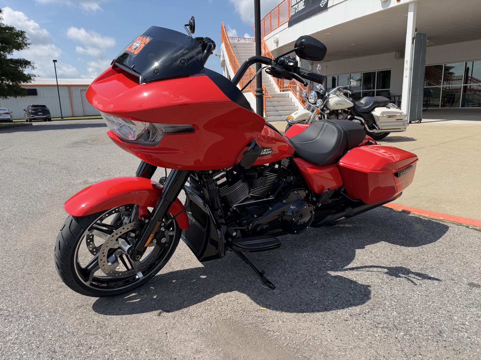 2026 Harley-Davidson® Road Glide™ Blood Orange Black Trim, photo 6