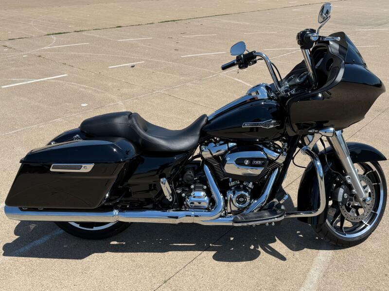 2023 Harley-Davidson® Road Glide® Vivid Black