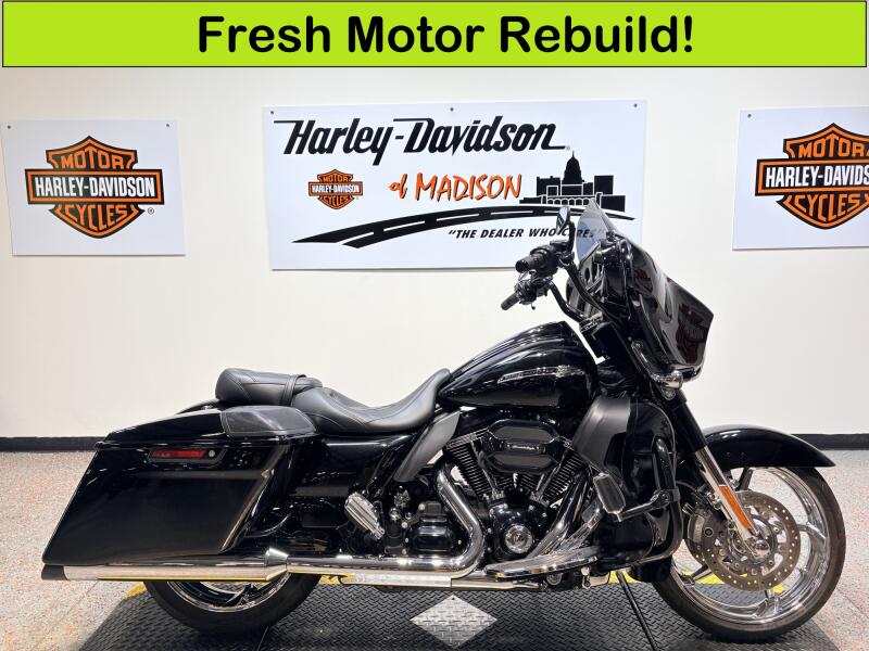 2015 FLHXSE CVO Street Glide Special Carbon Crystal with Phantom Flames