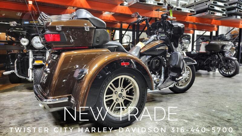 2013 Harley-Davidson® Tri Glide® Ultra Classic® Anniversary Edition, FLHTCUTG ANV