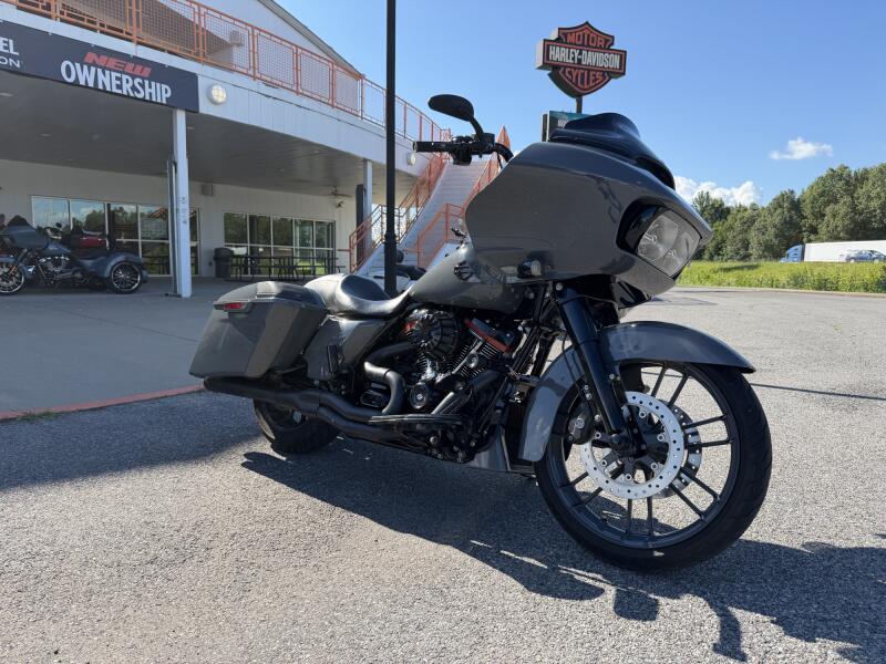 2018 Harley-Davidson® CVO™ Road Glide® Gunship Gray