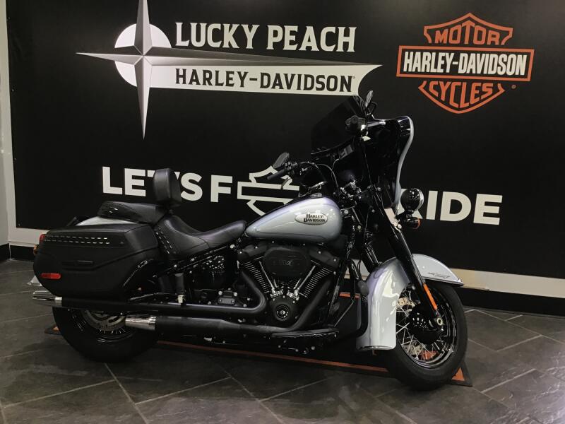 2024 Harley-Davidson® Heritage Classic Atlas Silver Metallic - Black Finish