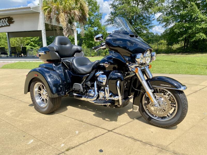 2024 Harley-Davidson Tri Glide Ultra Vivid Black