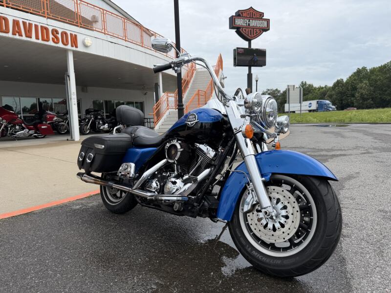 2008 Harley-Davidson® Road King Classic Pacific Blue Pearl & Vivid Black