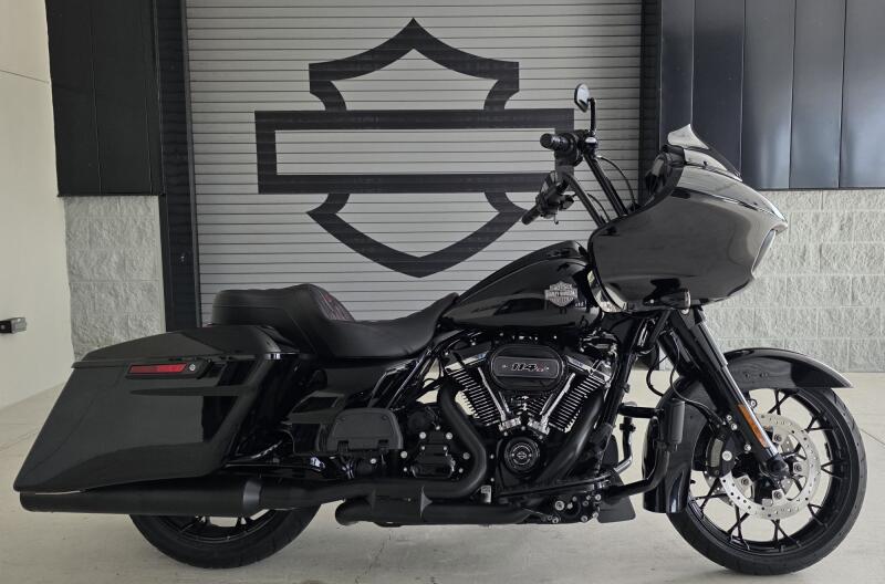 2023 Harley-Davidson® Road Glide® Special Vivid Black - Black Finish