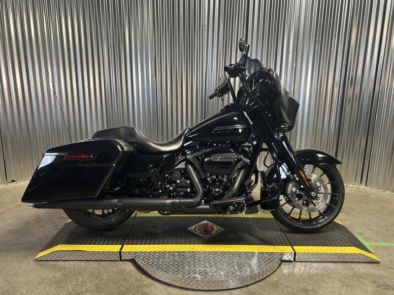 2018 Harley-Davidson® Street Glide® Special Vivid Black