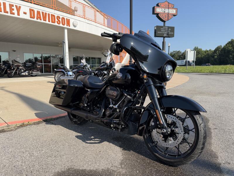 2021 Harley-Davidson® Street Glide® Special Vivid Black - Black Finish