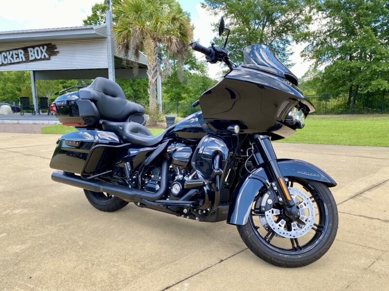 2021 Harley-Davidson Road Glide Limited Vivid Black - Black Finish