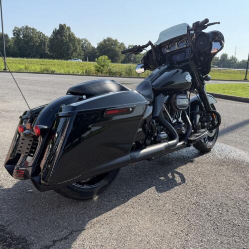 2021 Harley-Davidson® Street Glide® Special Vivid Black - Black Finish thumb 2