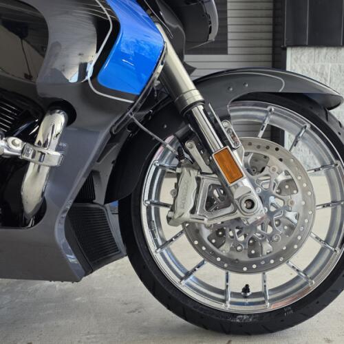 2026 Harley-Davidson® CVO Street Glide Limited Electric Coast CVO Two-Tone thumb 1