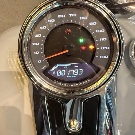 2024 Harley-Davidson® Fat Bob® 114 Billiard Gray thumb 2