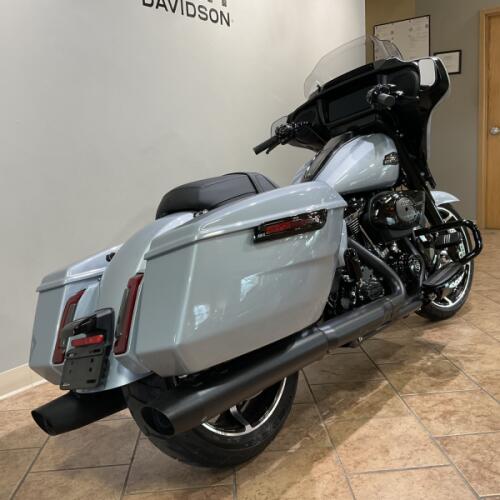 2024 Harley-Davidson® FLHX Street Glide® Atlas Silver Metallic - Black Finish thumb 1
