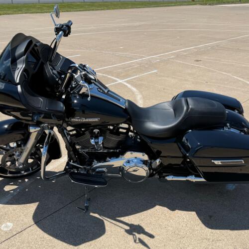 2023 Harley-Davidson® Road Glide® Vivid Black thumb 0