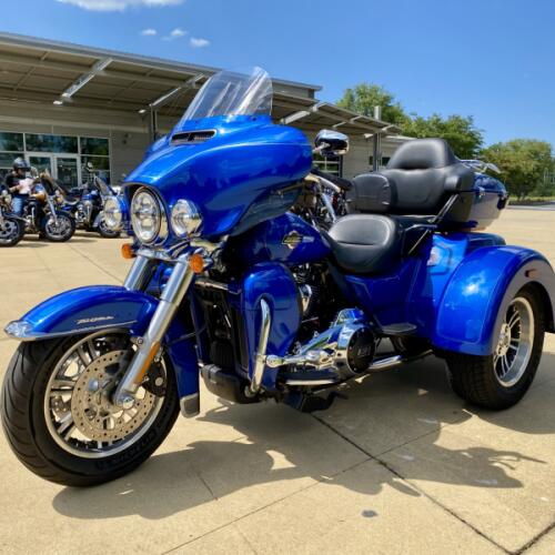 2024 Harley-Davidson Tri Glide Ultra Blue Burst thumb 2