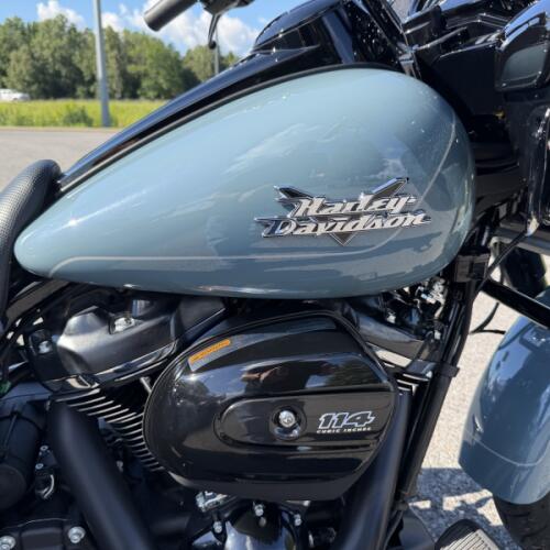FLTRT 2024 Road Glide 3 thumb 1