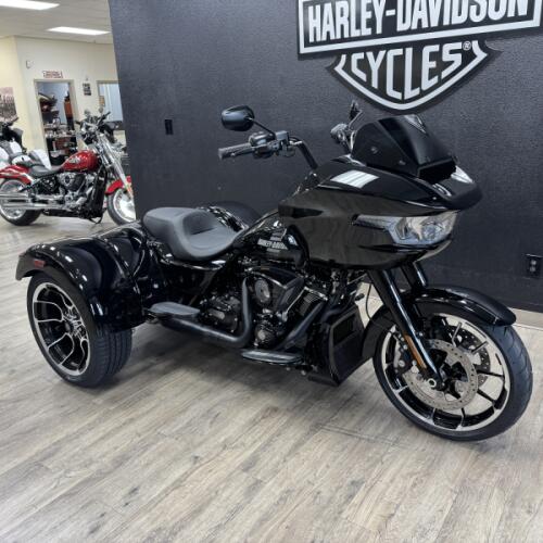 2026 Harley-Davidson® Road Glide 3 thumb 2