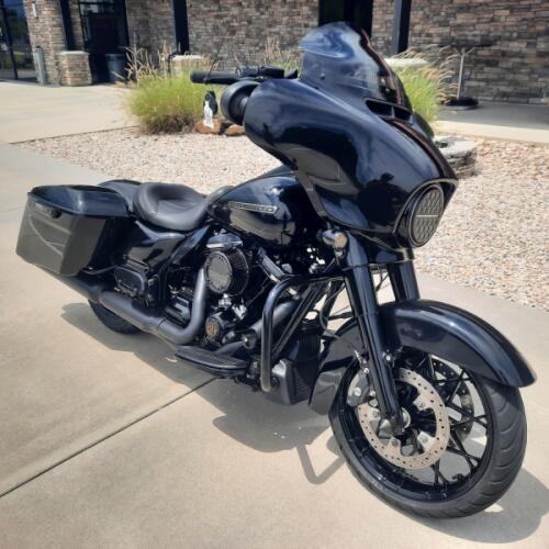 2020 Harley-Davidson® Street Glide® Special Vivid Black thumb 3