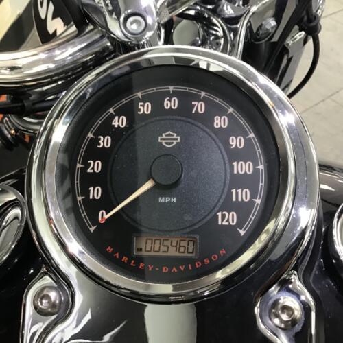 2013 Harley-Davidson® Switchback™ Vivid Black thumb 2