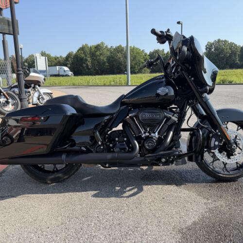 2021 Harley-Davidson® Street Glide® Special Vivid Black - Black Finish thumb 3