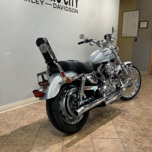 2006 Harley-Davidson® XL1200C 1200 Custom Brilliant Silver Pearl thumb 1