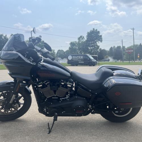 2026 Harley-Davidson® Low Rider® ST Vivid Black Black Trim thumb 0