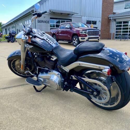 2020 Harley-Davidson Fat Boy® 114 River Rock Gray/Vivid Black thumb 2