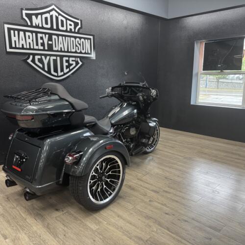 2026 Harley-Davidson® Street Glide 3 Limited  thumb 1
