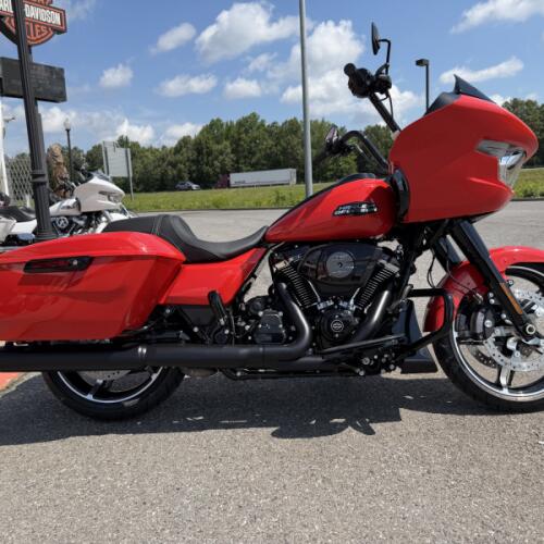 2026 Harley-Davidson® Road Glide™ Blood Orange Black Trim thumb 3