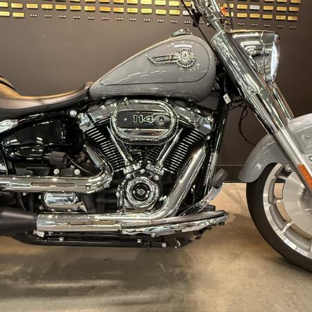 2024 Harley-Davidson® Fat Bob® 114 Billiard Gray thumb 3