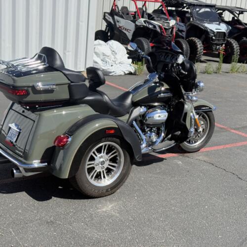 FLHTCUTG 2021 Tri Glide® Ultra thumb 3