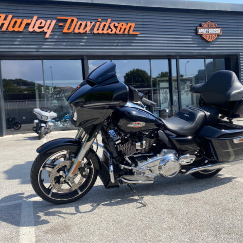 2024 Harley-Davidson® Street Glide® thumb 3